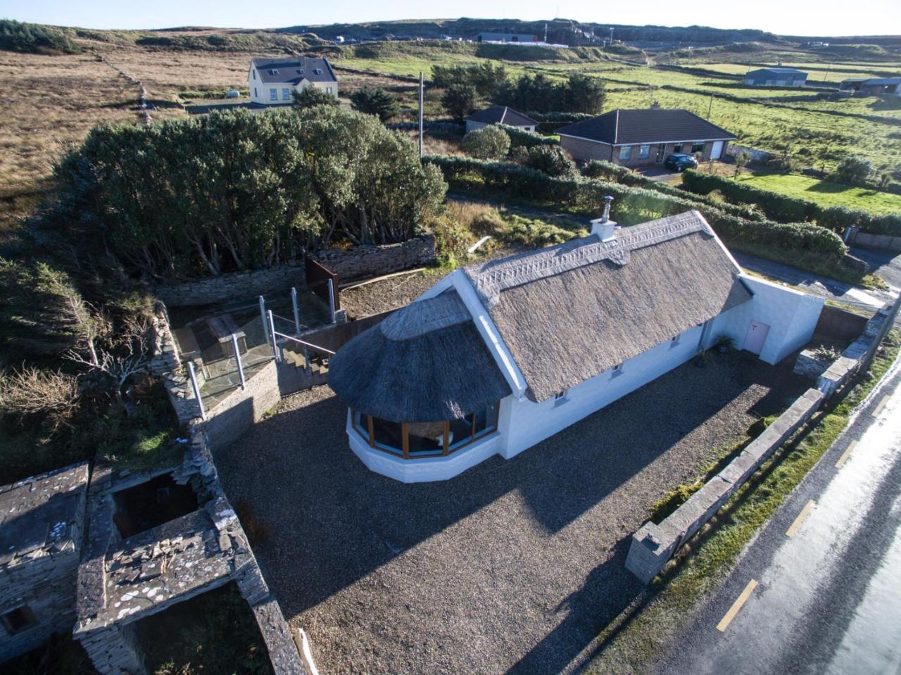Storytellers Cottage Ballycotteen Exterior photo